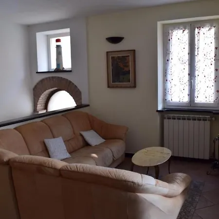 Il Girasole - Casa In Pietra Nel Borgo Di Ottano