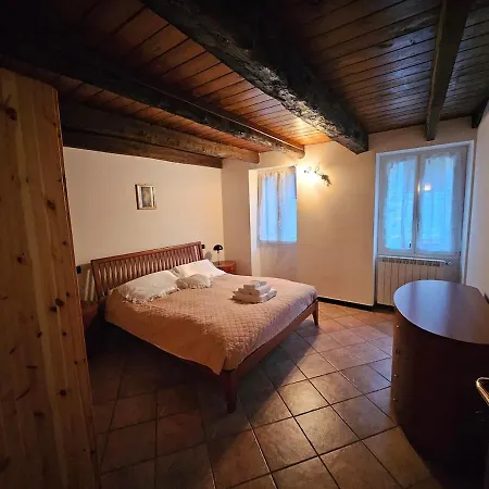 Il Girasole - Casa In Pietra Nel Borgo Di Ottano *