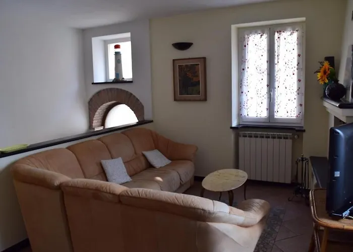 Il Girasole - Casa In Pietra Nel Borgo Di Ottano