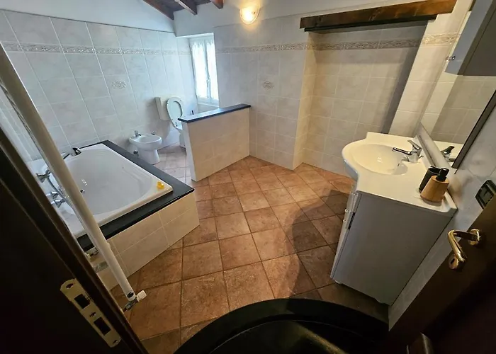 Il Girasole - Casa In Pietra Nel Borgo Di Ottano