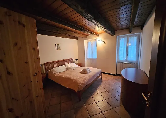 Il Girasole - Casa In Pietra Nel Borgo Di Ottano *