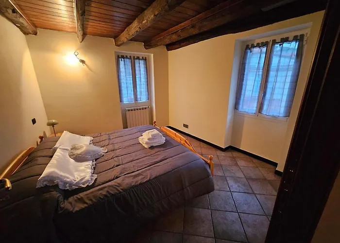 Il Girasole - Casa In Pietra Nel Borgo Di Ottano